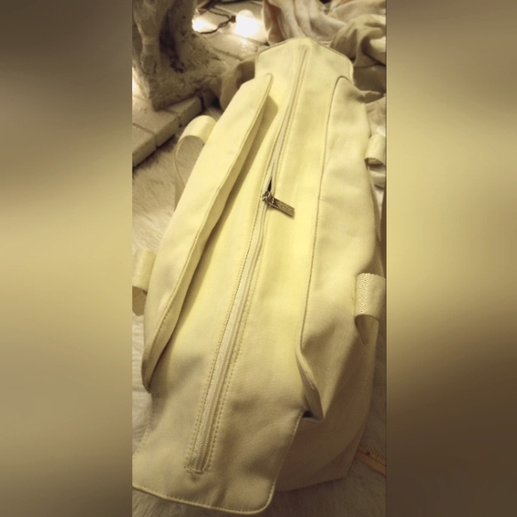 Burberry Large Nylon Tote Shoulder Bag. Off White. Burberry Bag Tag. - Picture 12 of 16